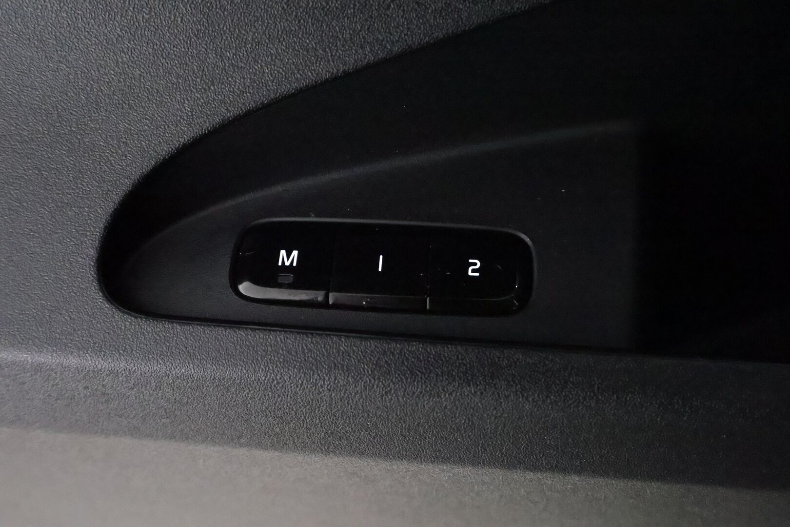 POLESTAR 2 2022 Long Range Single Motor, 170kW, 78kWh ** Lämpöpumppu / Lasikatto / H&K / Apple&Android / Keyless - 3,99 % KORKOTARJOUS TÄHÄN AUTOON - Akku kuntotarkastettu 