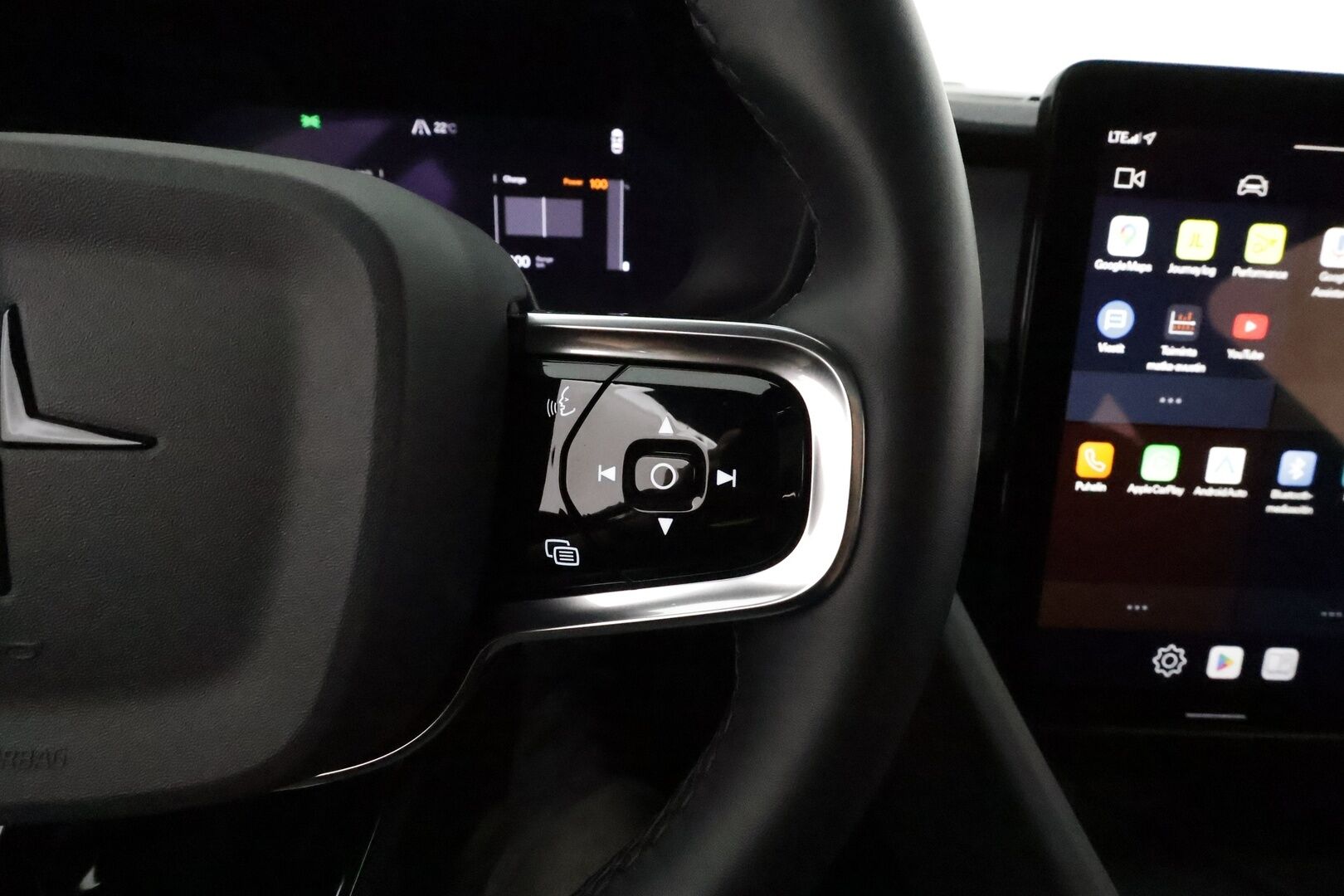 POLESTAR 2 2022 Long Range Single Motor, 170kW, 78kWh ** Lämpöpumppu / Lasikatto / H&K / Apple&Android / Keyless - 3,99 % KORKOTARJOUS TÄHÄN AUTOON - Akku kuntotarkastettu 