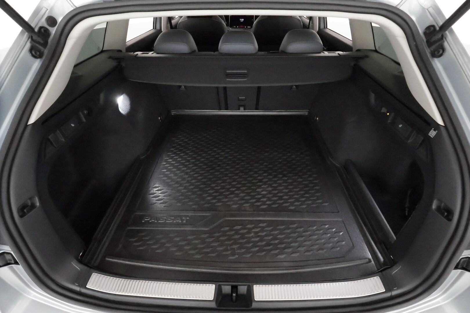 VOLKSWAGEN PASSAT 2024 Variant Business 1,5 eTSI 110kW DSG **Webasto / Koukku / Adapt.Vakkari / LED-valot / P.kamera / Hierovat Sporttipenkit** - 3,99 % KORKOTARJOUS TÄHÄN AUTOON 31.8. ASTI! - Huippuvarusteltu! / 2x Renkaat