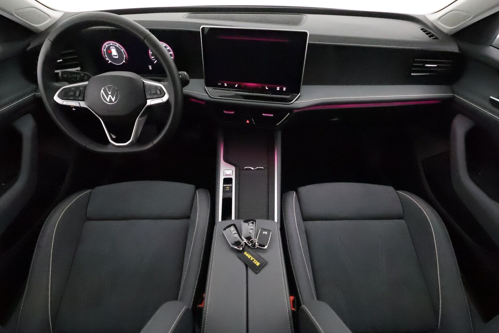 VOLKSWAGEN PASSAT 2024 Variant Business 1,5 eTSI 110kW DSG **Webasto / Koukku / Adapt.Vakkari / LED-valot / P.kamera / Hierovat Sporttipenkit** - 3,99 % KORKOTARJOUS TÄHÄN AUTOON 31.8. ASTI! - Huippuvarusteltu! / 2x Renkaat