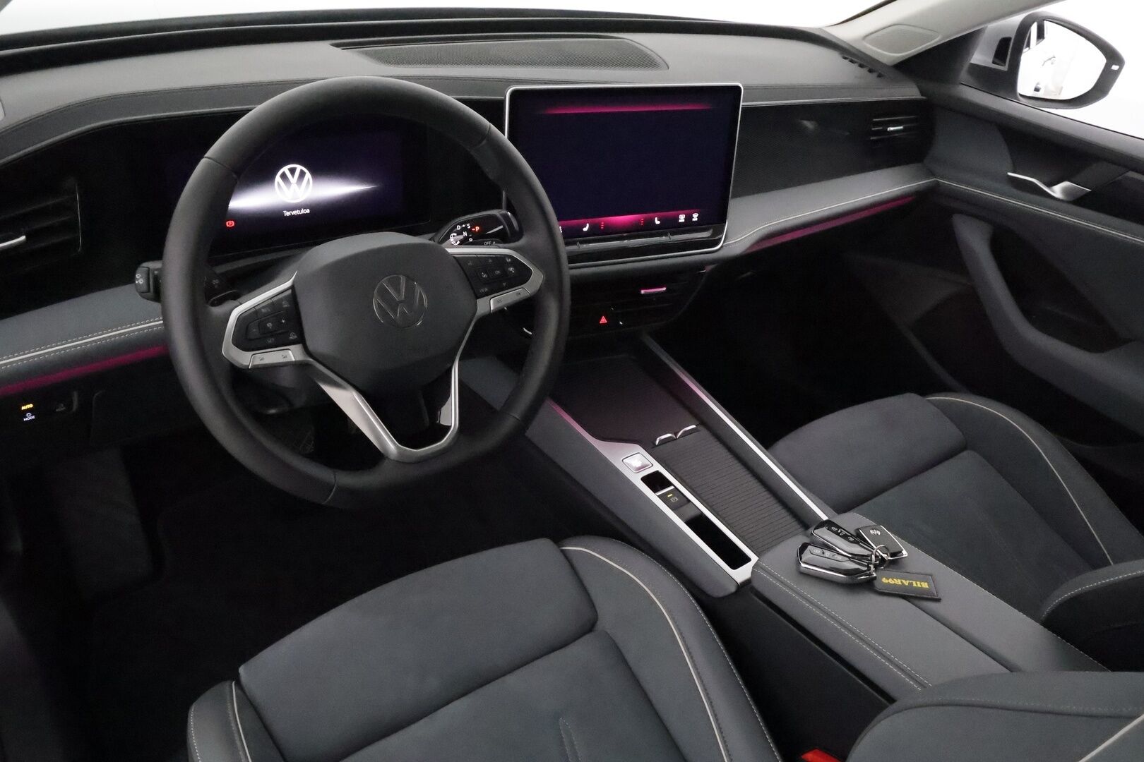 VOLKSWAGEN PASSAT 2024 Variant Business 1,5 eTSI 110kW DSG **Webasto / Koukku / Adapt.Vakkari / LED-valot / P.kamera / Hierovat Sporttipenkit** - 3,99 % KORKOTARJOUS TÄHÄN AUTOON 31.8. ASTI! - Huippuvarusteltu! / 2x Renkaat