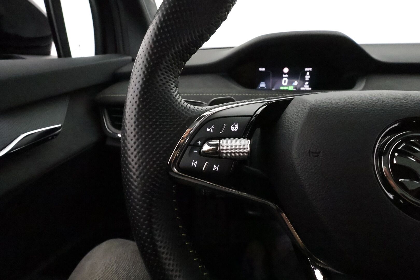 SKODA ENYAQ 2023 Coupe 80x 4x4 RS iV *Lasikatto / Lämpöpumppu / Koukku / ACC / Matrix-LED / P.Kamera / Muistipenkki / Navi* - 3,99 % KORKOTARJOUS TÄHÄN AUTOON - Akku kuntotarkastettu / Kahdet Renkaat / Merkkihuollettu / Huippuvarusteet
