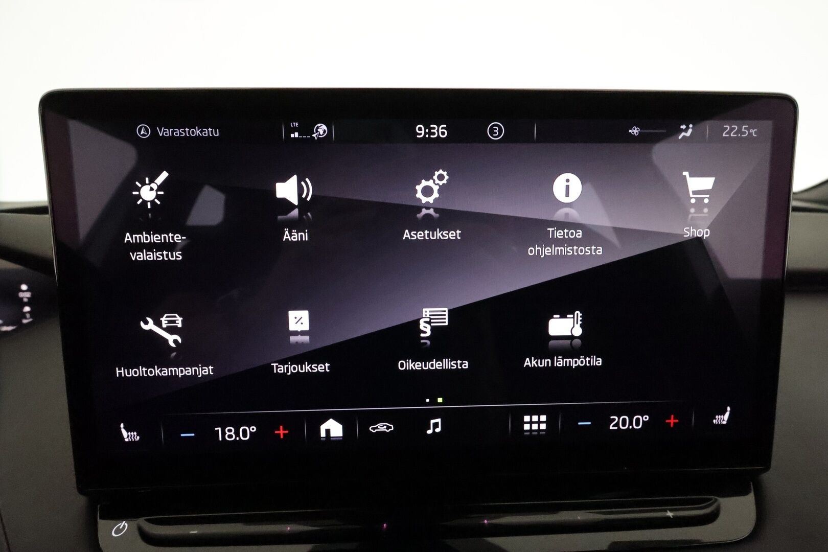 SKODA ENYAQ 2021 IV 80 Sportline **Lämpöpumppu / Matrix-LED / Koukku / Adapt.vakkari / 360 kamera / Muistipenkki - 3,99 % KORKOTARJOUS TÄHÄN AUTOON - Merkkihuollettu 