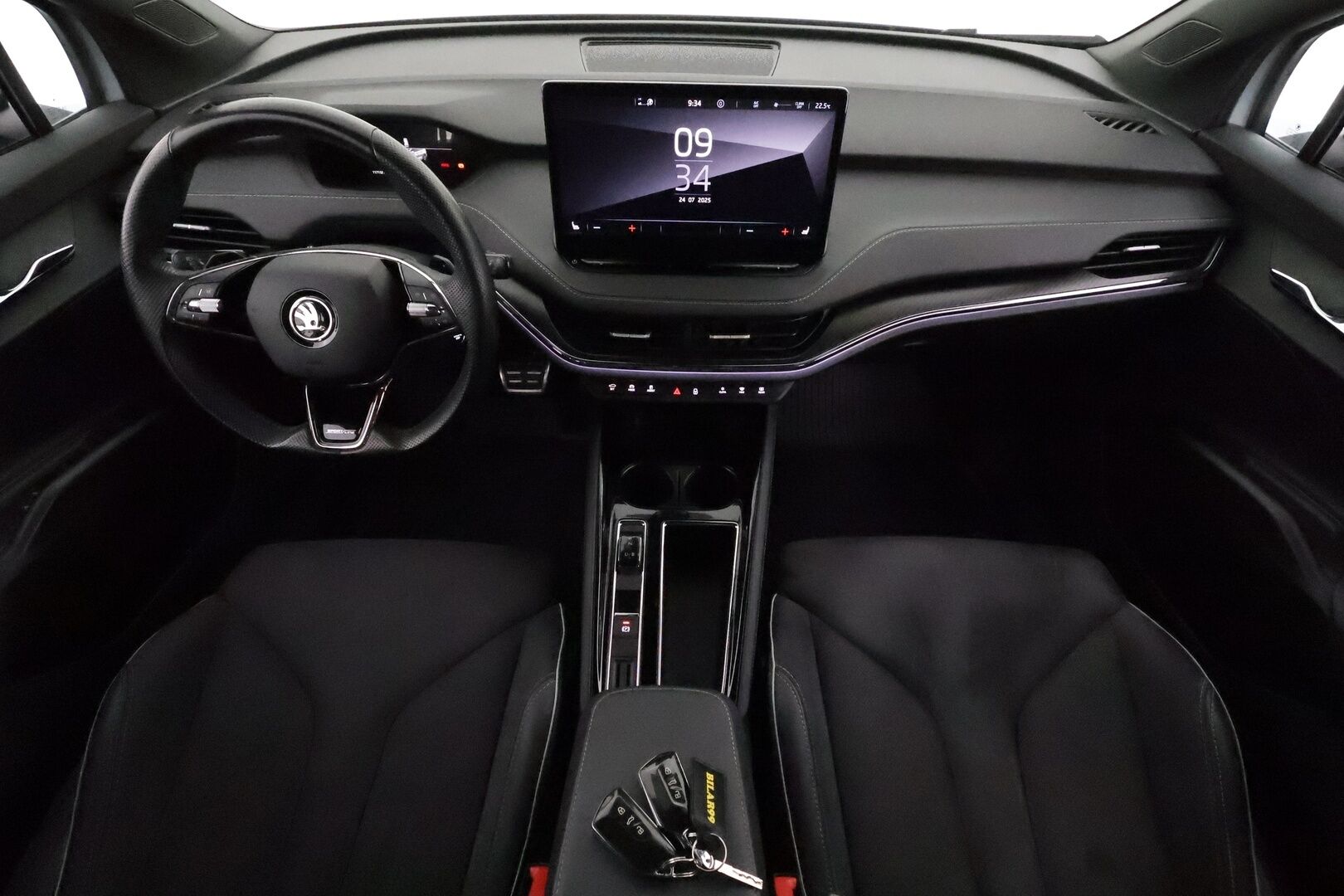 SKODA ENYAQ 2021 IV 80 Sportline **Lämpöpumppu / Matrix-LED / Koukku / Adapt.vakkari / 360 kamera / Muistipenkki - 3,99 % KORKOTARJOUS TÄHÄN AUTOON - Merkkihuollettu 