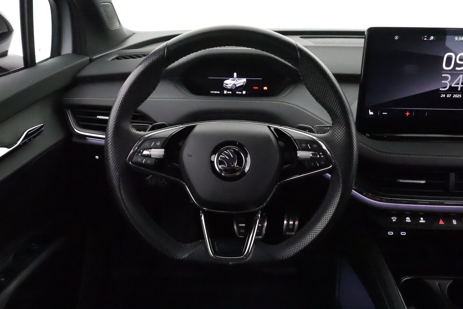 SKODA ENYAQ 2021 IV 80 Sportline **Lämpöpumppu / Matrix-LED / Koukku / Adapt.vakkari / 360 kamera / Muistipenkki - 3,99 % KORKOTARJOUS TÄHÄN AUTOON - Merkkihuollettu 