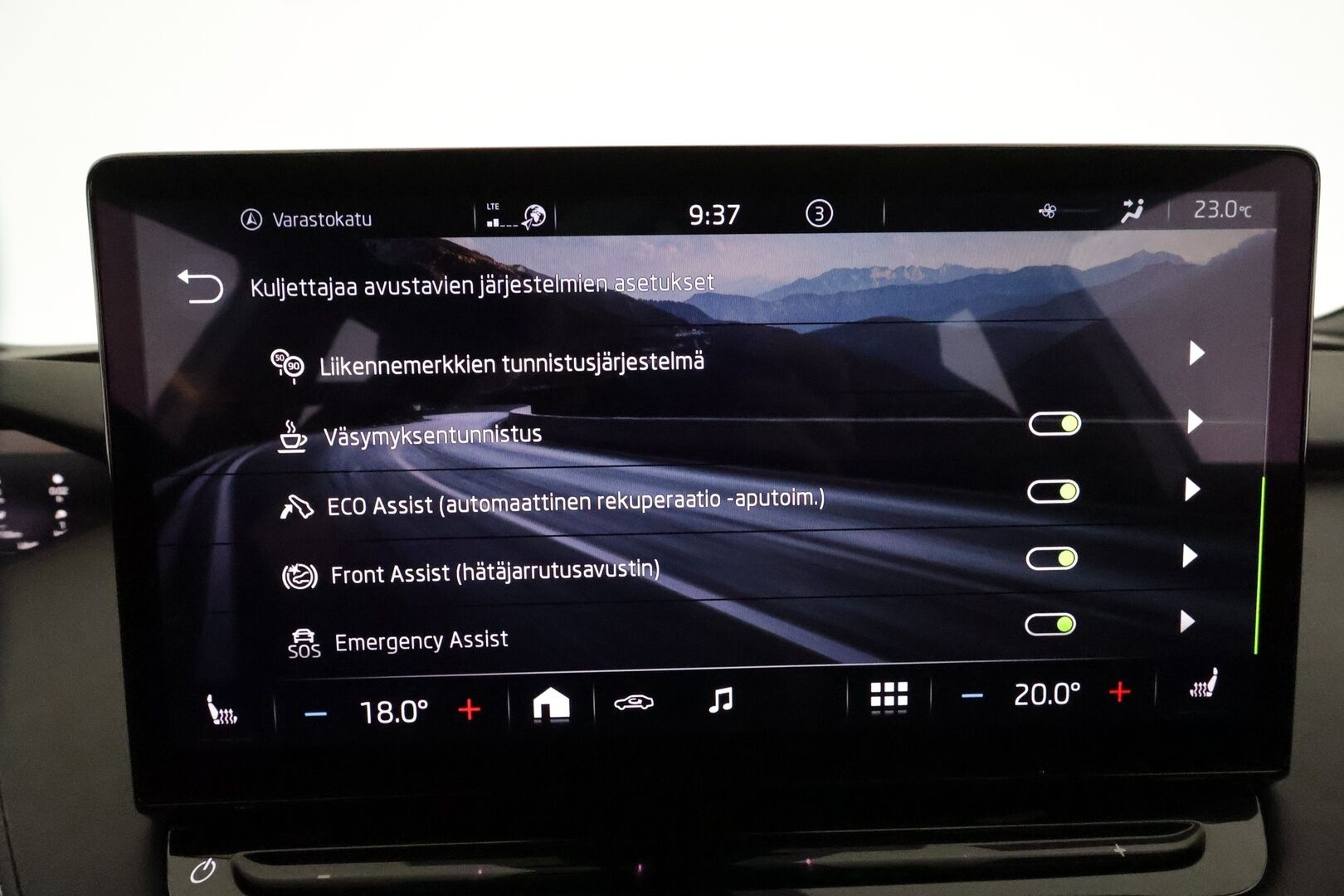 SKODA ENYAQ 2021 IV 80 Sportline **Lämpöpumppu / Matrix-LED / Koukku / Adapt.vakkari / 360 kamera / Muistipenkki - 3,99 % KORKOTARJOUS TÄHÄN AUTOON - Merkkihuollettu 