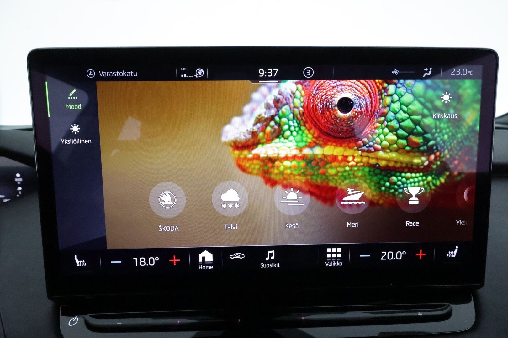 SKODA ENYAQ 2021 IV 80 Sportline **Lämpöpumppu / Matrix-LED / Koukku / Adapt.vakkari / 360 kamera / Muistipenkki - 3,99 % KORKOTARJOUS TÄHÄN AUTOON - Merkkihuollettu 