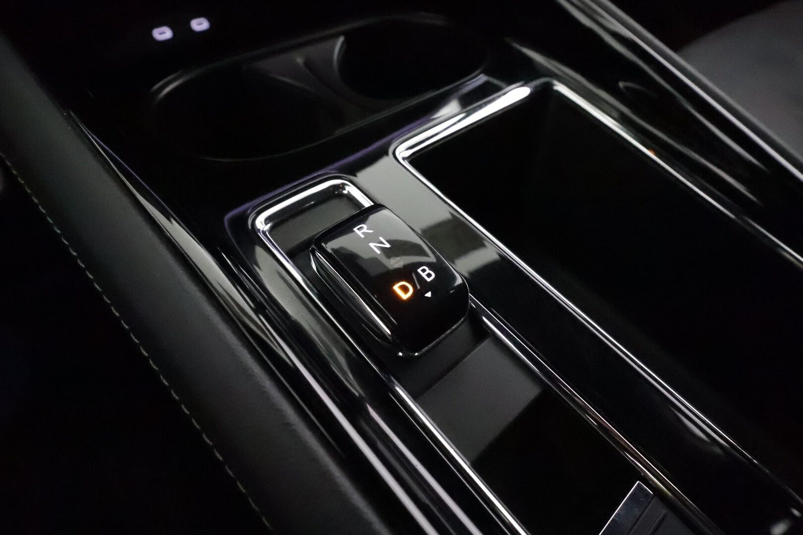 SKODA ENYAQ 2021 IV 80 Sportline **Lämpöpumppu / Matrix-LED / Koukku / Adapt.vakkari / 360 kamera / Muistipenkki - 3,99 % KORKOTARJOUS TÄHÄN AUTOON - Merkkihuollettu 