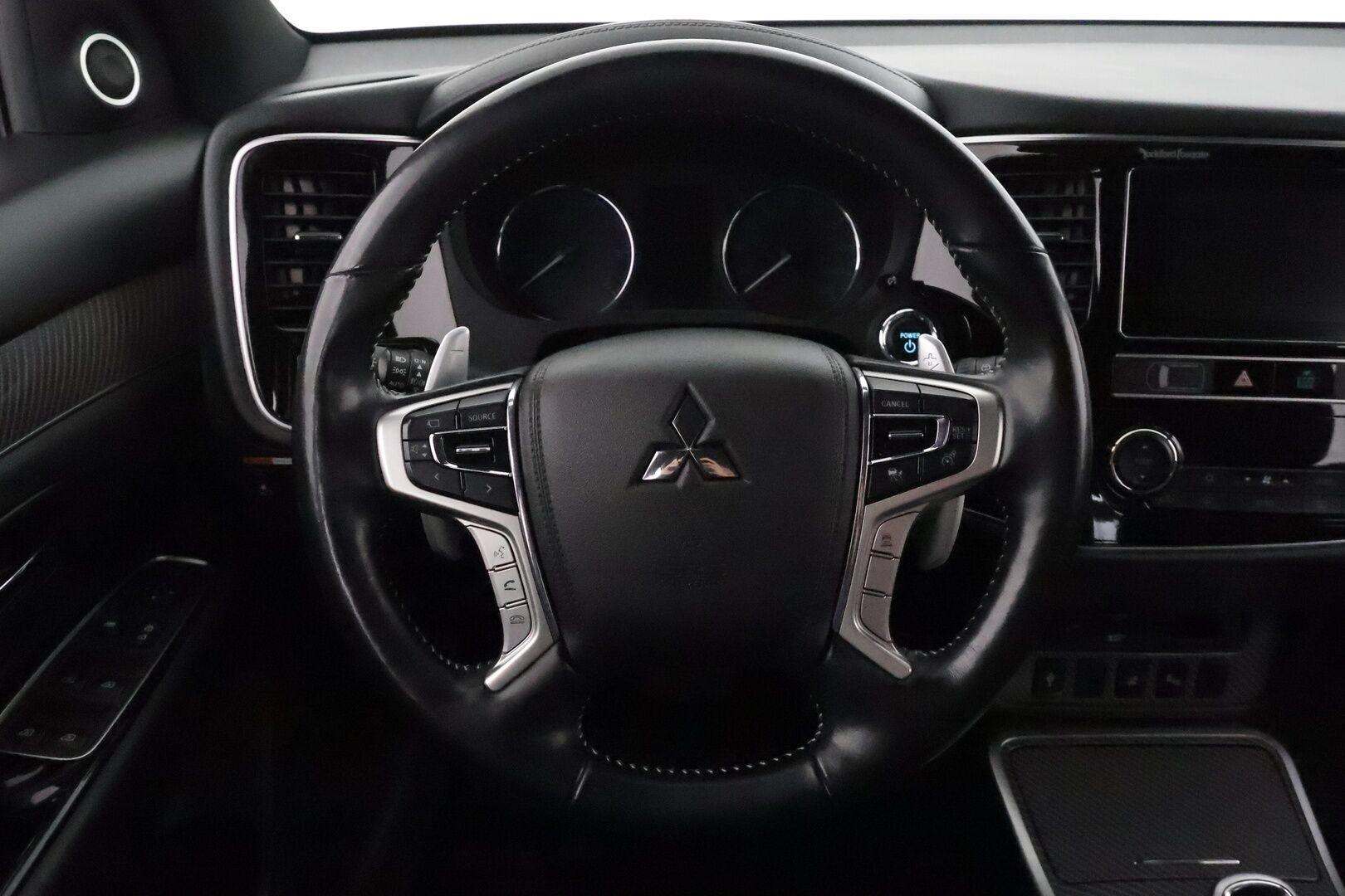 MITSUBISHI OUTLANDER PHEV 2019 2,4 PHEV Instyle 4WD **Koukku / Adapt.Vakkari / LED-valot / 360° / Nahkaverhoilu / Kaistavahti / Keyless** - Kahdet Renkaat / Merkkihuollettu!