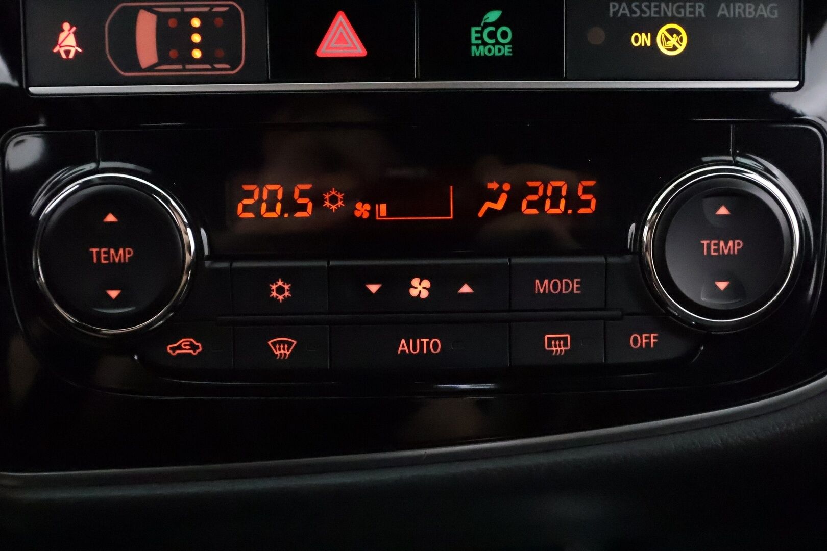 MITSUBISHI OUTLANDER PHEV 2019 2,4 PHEV Instyle 4WD **Koukku / Adapt.Vakkari / LED-valot / 360° / Nahkaverhoilu / Kaistavahti / Keyless** - Kahdet Renkaat / Merkkihuollettu!
