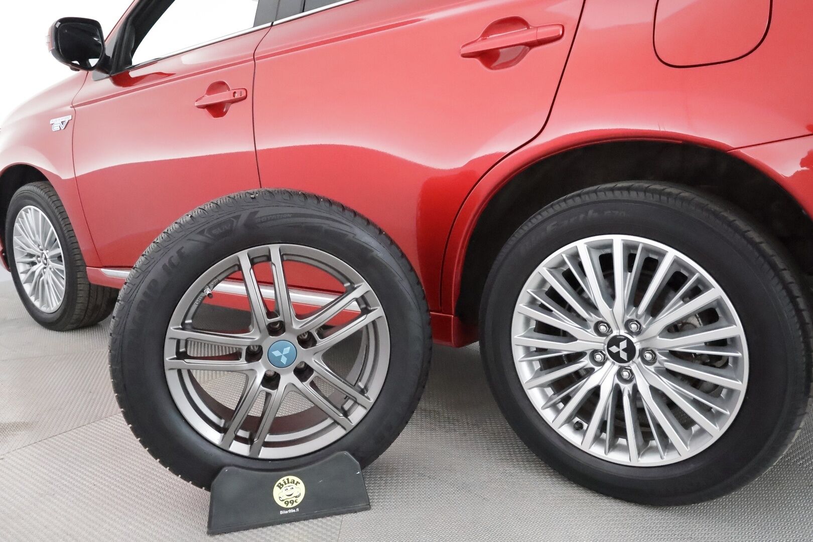 MITSUBISHI OUTLANDER PHEV 2019 2,4 PHEV Instyle 4WD 5P - 3,99% KORKOTARJOUS TÄHÄN AUTOON 21.9. ASTI - Adapt.Vakkari / Rockford&Fosgate Audio / 360-Kamera / Vetokoukku / Nahkasisusta / Lisälämmitin / Merkkihuollot / BLIS / Huippuvarusteet!