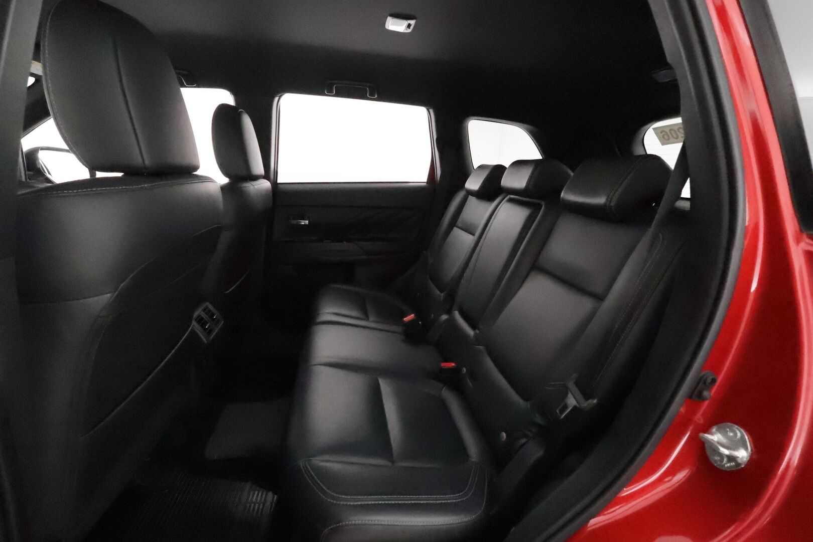 MITSUBISHI OUTLANDER PHEV 2019 2,4 PHEV Instyle 4WD **Koukku / Adapt.Vakkari / LED-valot / 360° / Nahkaverhoilu / Kaistavahti / Keyless** - Kahdet Renkaat / Merkkihuollettu!