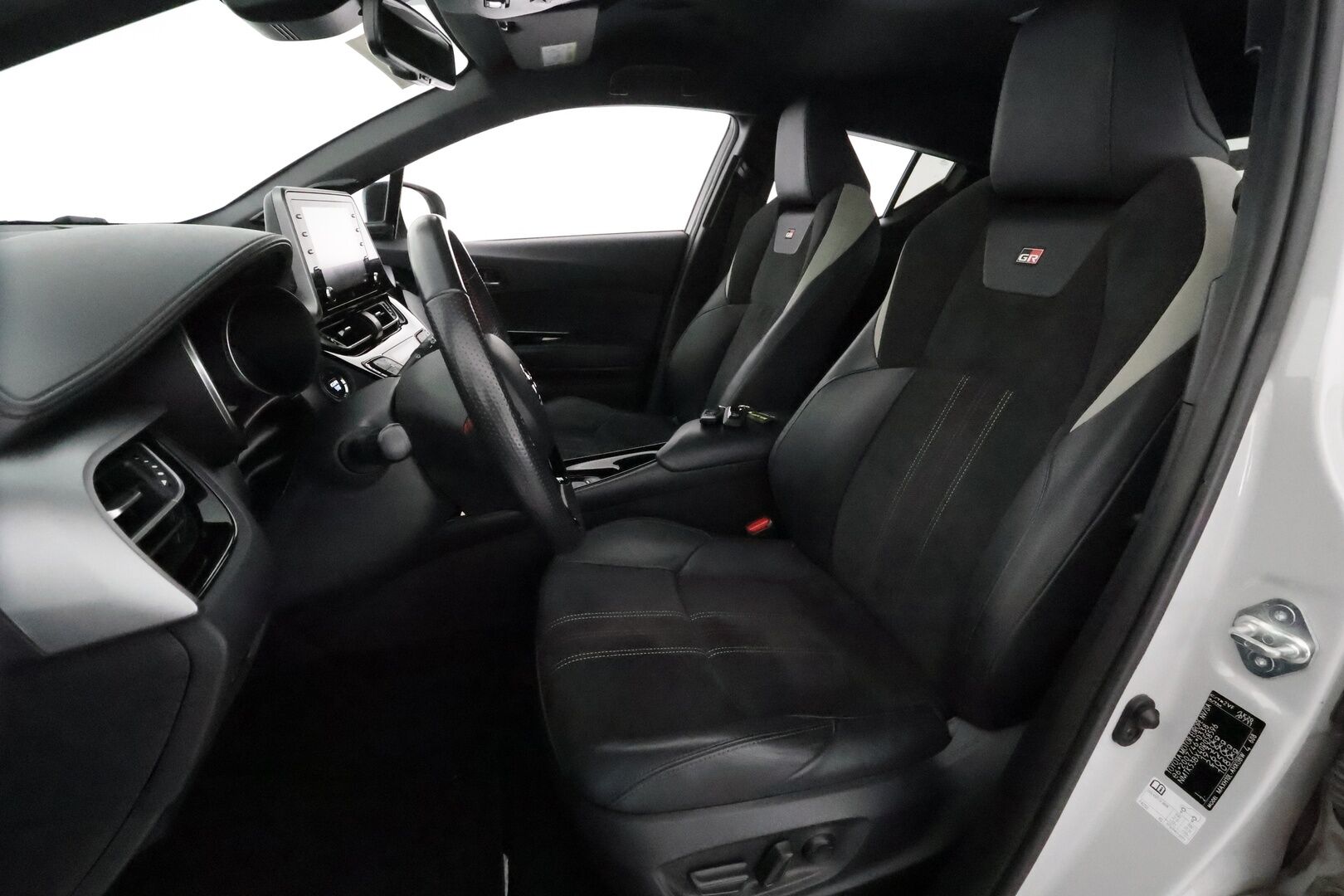 TOYOTA C-HR 2021 2,0 Hybrid GR Sport / Adapt.vakkari / JBL / P.kamera / Sporttipenkit / Apple&Android / Keyless