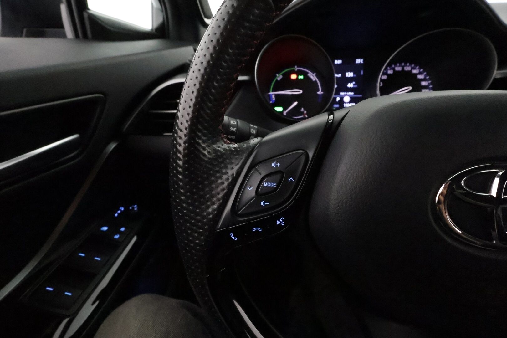 TOYOTA C-HR 2021 2,0 Hybrid GR Sport / Adapt.vakkari / JBL / P.kamera / Sporttipenkit / Apple&Android / Keyless