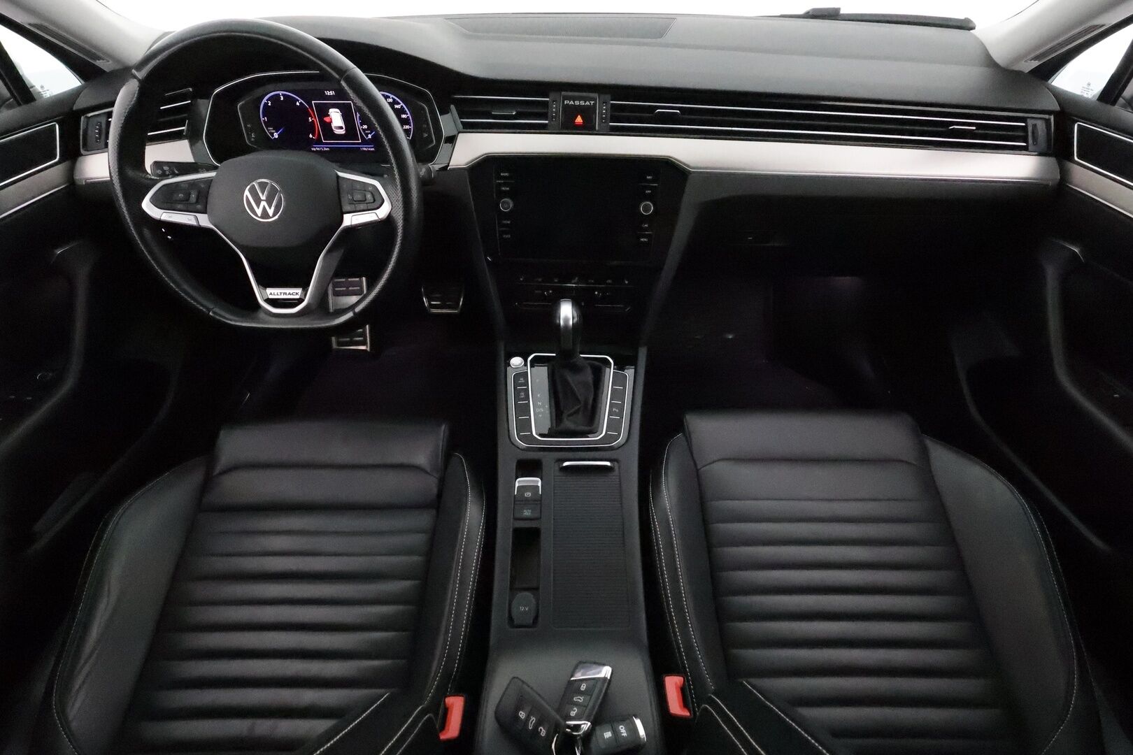VOLKSWAGEN PASSAT 2022 Variant Alltrack 2,0 TDI SCR 147 kW 4MOTION DSG **Webasto / Koukku / Adapt.Vakkari / Matrix-LED / Nahkaverhoilu / Navi** - 3,99 % KORKOTARJOUS TÄHÄN AUTOON - Kahdet Renkaat / Merkkihuollettu!