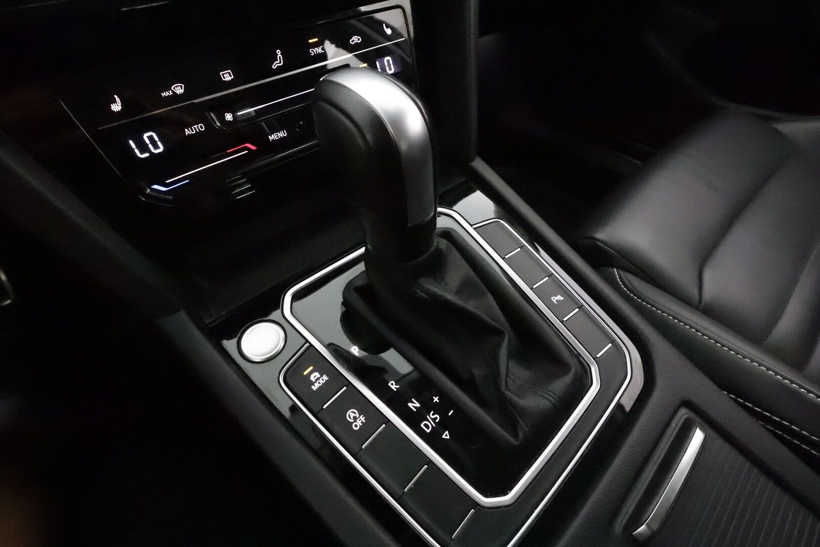 VOLKSWAGEN PASSAT 2022 Variant Alltrack 2,0 TDI SCR 147 kW 4MOTION DSG **Webasto / Koukku / Adapt.Vakkari / Matrix-LED / Nahkaverhoilu / Navi** - 3,99 % KORKOTARJOUS TÄHÄN AUTOON - Kahdet Renkaat / Merkkihuollettu!