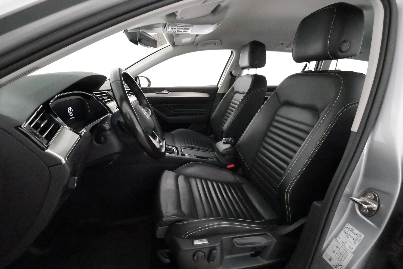 VOLKSWAGEN PASSAT 2022 Variant Alltrack 2,0 TDI SCR 147 kW 4MOTION DSG **Webasto / Koukku / Adapt.Vakkari / Matrix-LED / Nahkaverhoilu / Navi** - 3,99 % KORKOTARJOUS TÄHÄN AUTOON - Kahdet Renkaat / Merkkihuollettu!