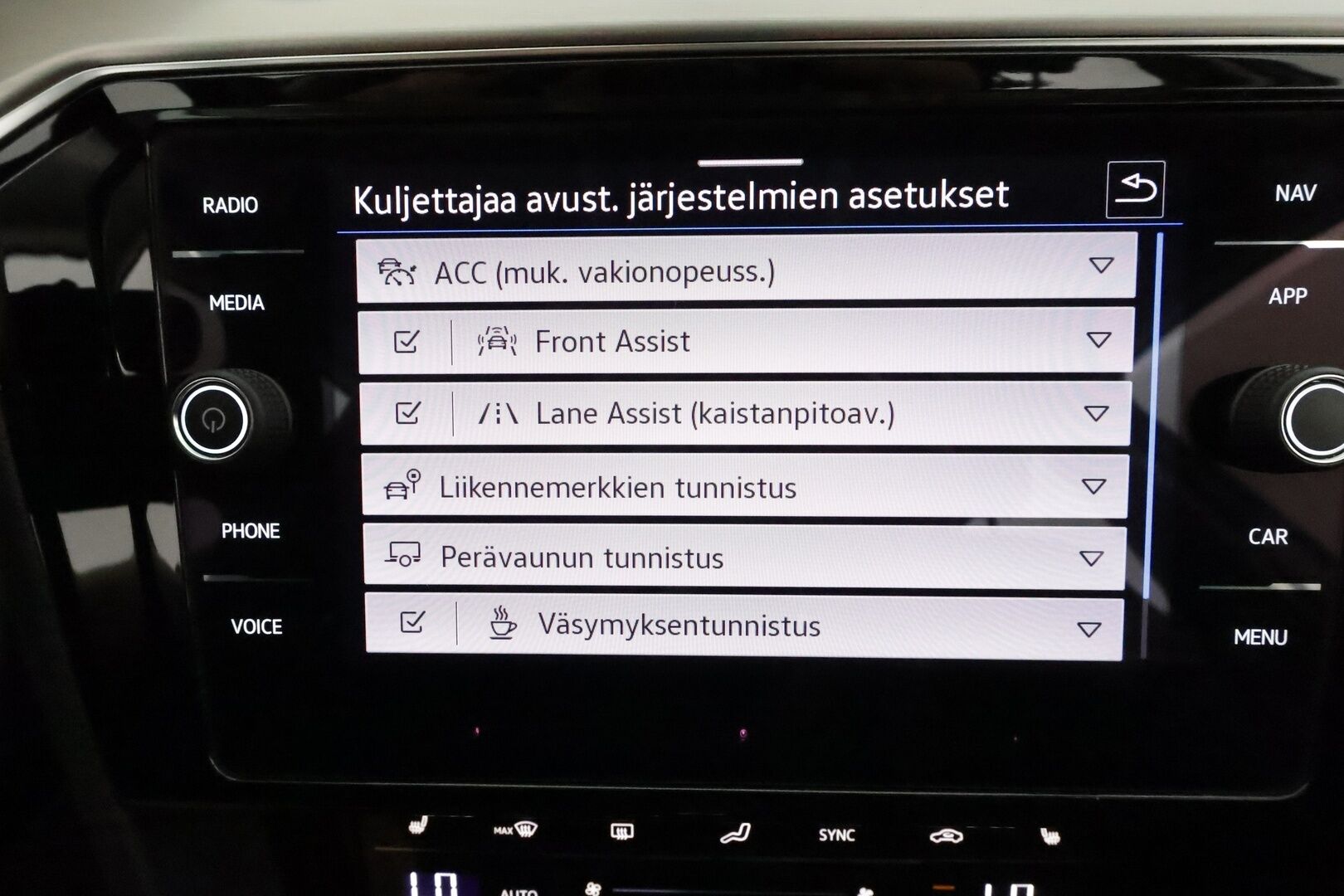 VOLKSWAGEN PASSAT 2022 Variant Alltrack 2,0 TDI SCR 147 kW 4MOTION DSG **Webasto / Koukku / Adapt.Vakkari / Matrix-LED / Nahkaverhoilu / Navi** - 3,99 % KORKOTARJOUS TÄHÄN AUTOON - Kahdet Renkaat / Merkkihuollettu!