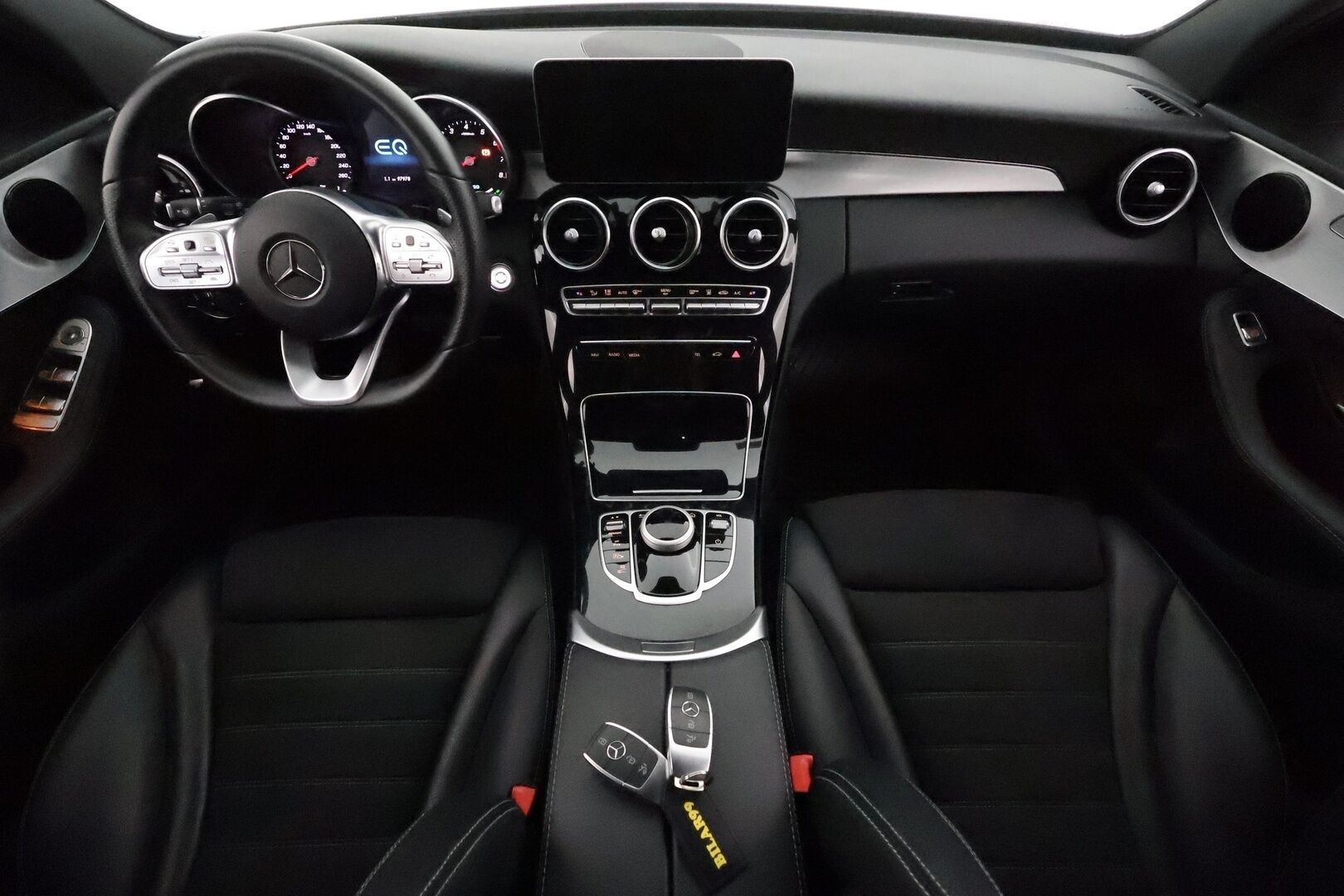 MERCEDES-BENZ C 2020 300 e T A Business AMG Edition EQ Power **Koukku / DTR Pro / LED-High Performance / P.kamera / Sporttipenkit** - Kahdet hyvät renkaat / 2x Latauskaapelit / Todella siistikuntoinen