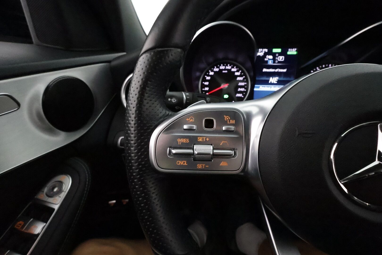 MERCEDES-BENZ C 2020 300 e T A Business AMG Edition EQ Power **Koukku / Adapt.Vakkari / LED-High Performance / P.kamera / Sporttipenkit** - Akku kuntotarkastettu / 2x Latauskaapelit / Kahdet Renkaat