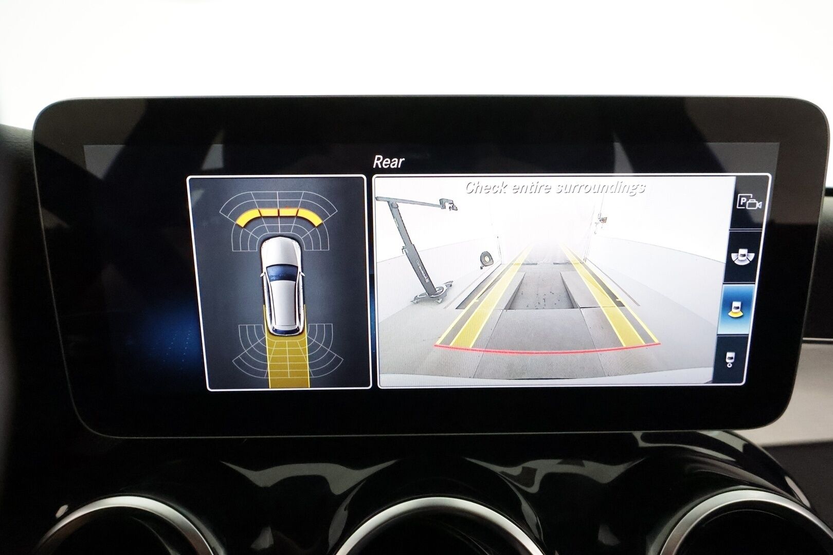 MERCEDES-BENZ C 2020 300 e T A Business AMG Edition EQ Power **Koukku / DTR Pro / LED-High Performance / P.kamera / Sporttipenkit** - Kahdet hyvät renkaat / 2x Latauskaapelit / Todella siistikuntoinen