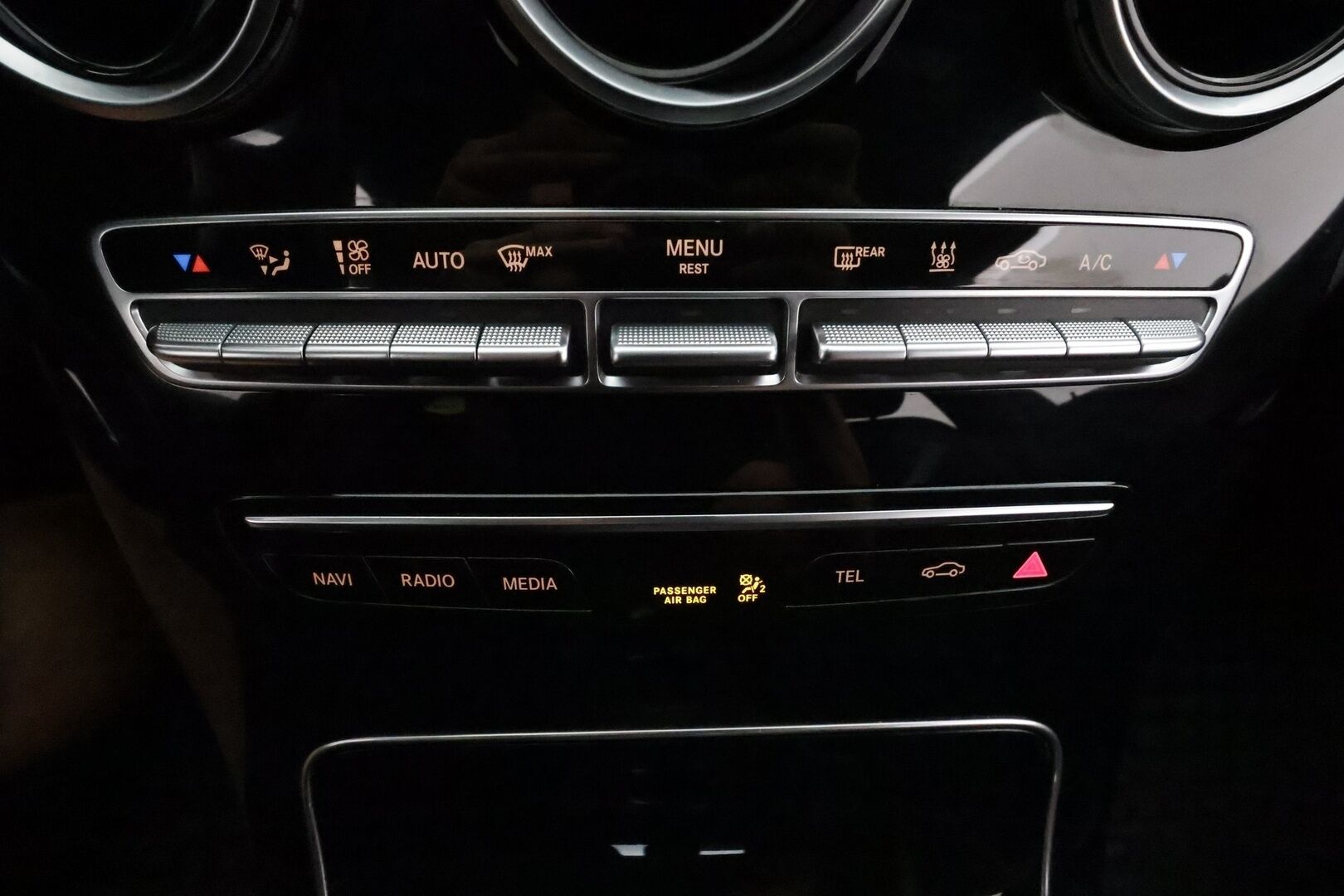 MERCEDES-BENZ C 2020 300 e T A Business AMG Edition EQ Power **Koukku / DTR Pro / LED-High Performance / P.kamera / Sporttipenkit** - Kahdet hyvät renkaat / 2x Latauskaapelit / Todella siistikuntoinen