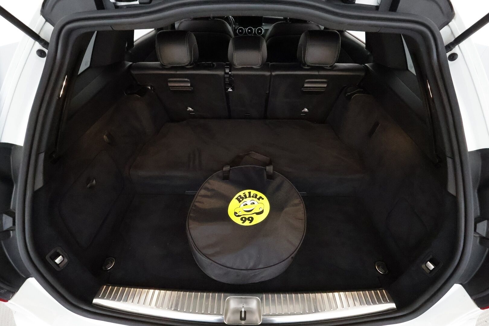 MERCEDES-BENZ C 2020 300 e T A Business AMG Edition EQ Power **Koukku / DTR Pro / LED-High Performance / P.kamera / Sporttipenkit** - Kahdet hyvät renkaat / 2x Latauskaapelit / Todella siistikuntoinen