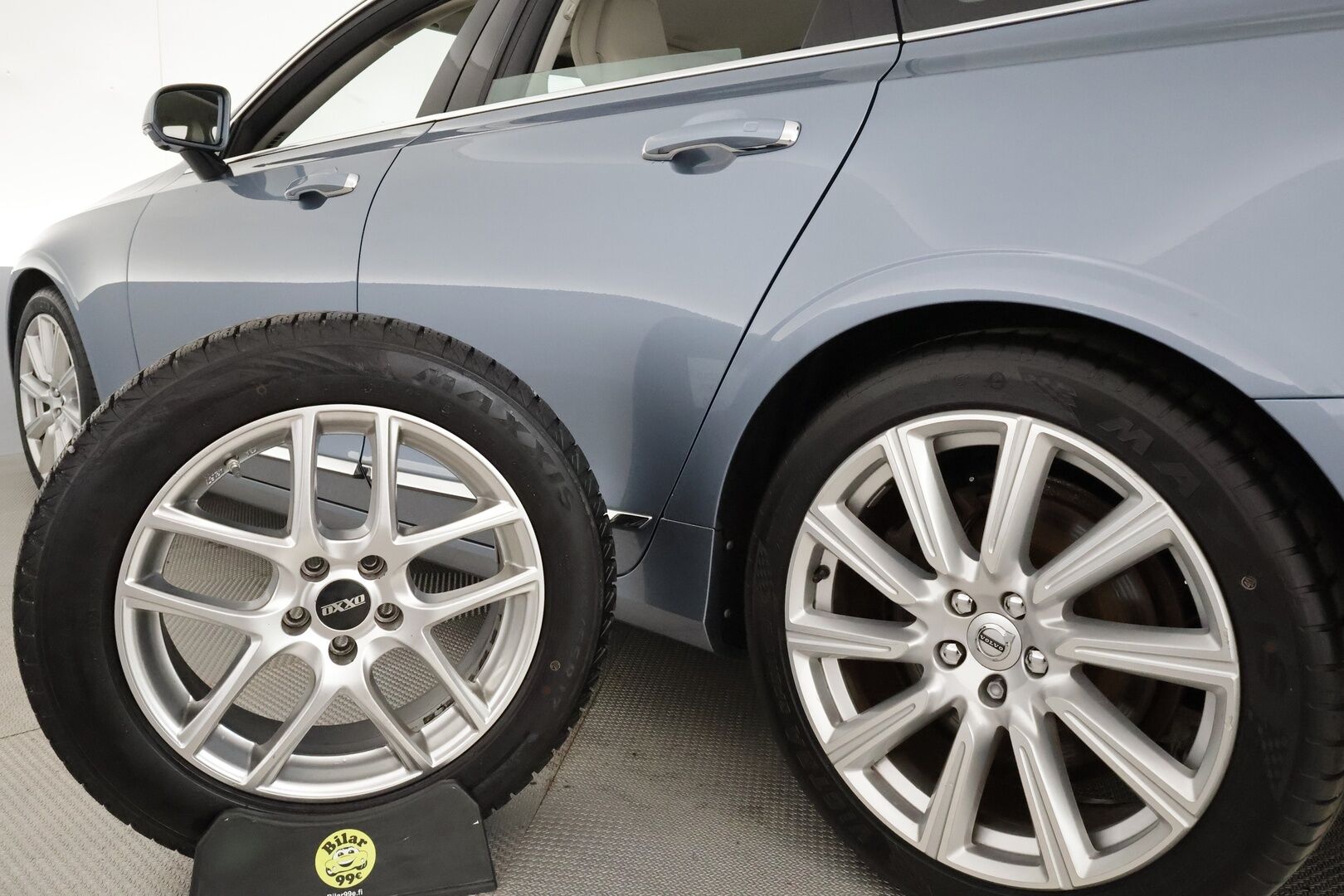 Volvo V90 2017 D5 AWD Inscription aut **HUD / Adapt.vakkari / Koukku / 360.kamera / Muistipenkki / Vaaleat nahat / Full LED / Navi** - 3,99 % KORKOTARJOUS TÄHÄN AUTOON - Kahdet renkaat aluvanteilla / Penkinlämmittimet takana / BLIS 