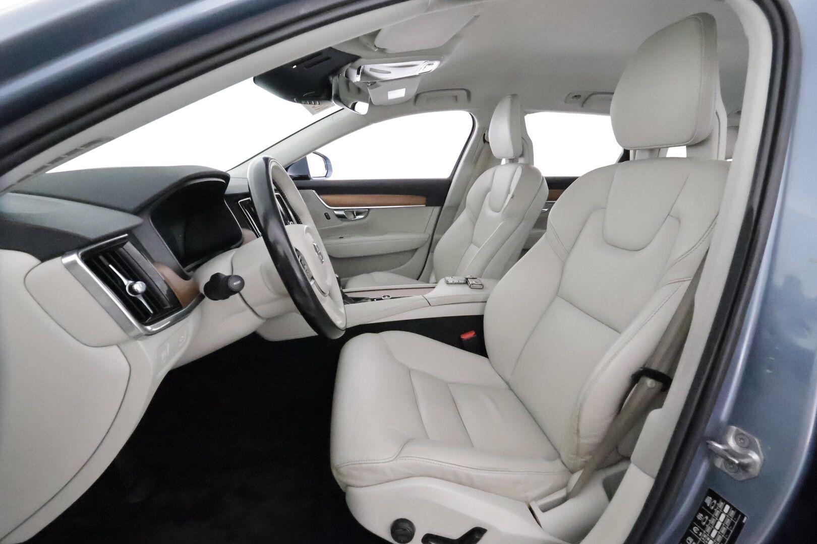 Volvo V90 2017 D5 AWD Inscription aut **HUD / Adapt.vakkari / Koukku / 360.kamera / Muistipenkki / Vaaleat nahat / Full LED / Navi** - 3,99 % KORKOTARJOUS TÄHÄN AUTOON - Kahdet renkaat aluvanteilla / Penkinlämmittimet takana / BLIS 