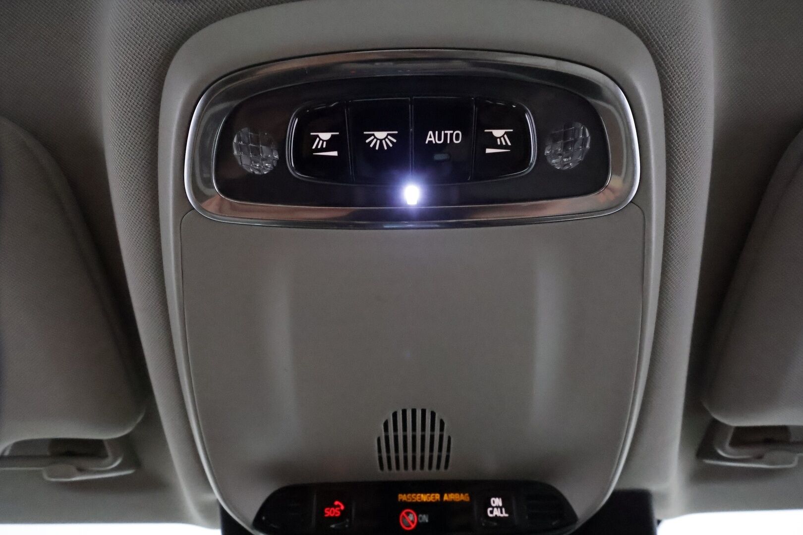 Volvo V90 2017 D5 AWD Inscription aut **HUD / Adapt.vakkari / Koukku / 360.kamera / Muistipenkki / Vaaleat nahat / Full LED / Navi** - 3,99 % KORKOTARJOUS TÄHÄN AUTOON - Kahdet renkaat aluvanteilla / Penkinlämmittimet takana / BLIS 