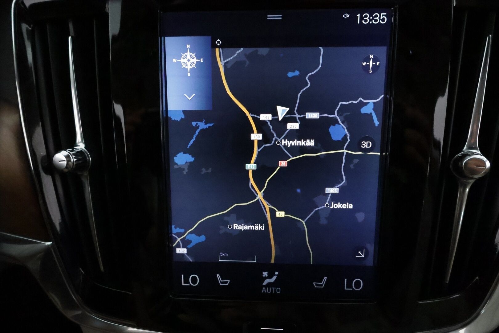 Volvo V90 2017 D5 AWD Inscription aut **HUD / Adapt.vakkari / Koukku / 360.kamera / Muistipenkki / Vaaleat nahat / Full LED / Navi** - 3,99 % KORKOTARJOUS TÄHÄN AUTOON - Kahdet renkaat aluvanteilla / Penkinlämmittimet takana / BLIS 