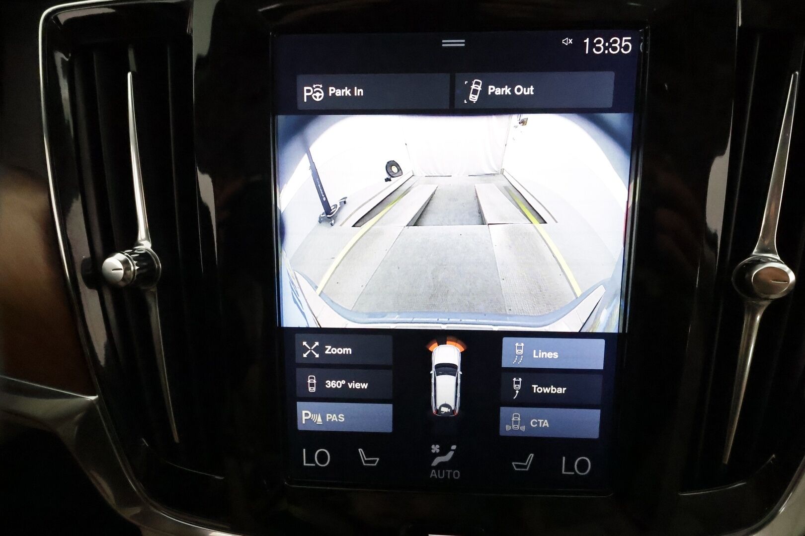 Volvo V90 2017 D5 AWD Inscription aut **HUD / Adapt.vakkari / Koukku / 360.kamera / Muistipenkki / Vaaleat nahat / Full LED / Navi** - 3,99 % KORKOTARJOUS TÄHÄN AUTOON - Kahdet renkaat aluvanteilla / Penkinlämmittimet takana / BLIS 