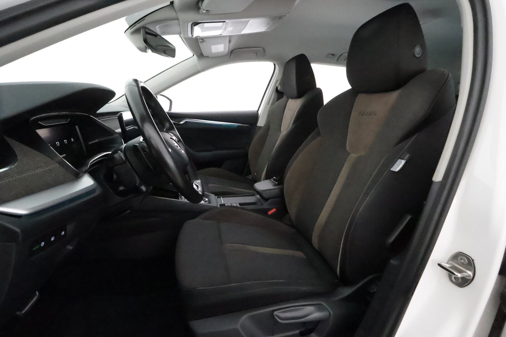 SKODA OCTAVIA 2021 Combi Scout 2,0 TDI 200 4x4 DSG **Webasto / Koukku / Adapt.Vakkari / Matrix-LED / P.kamera / Navi / Kaistavahti** - Kahdet Renkaat