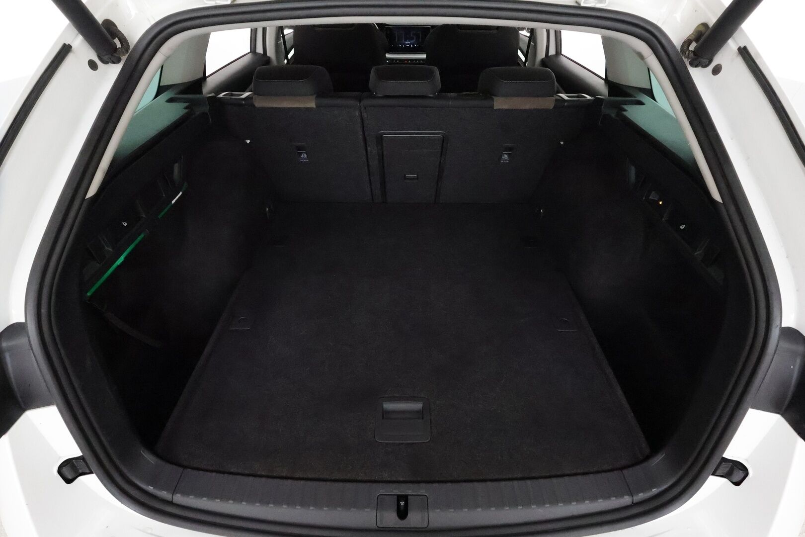 SKODA OCTAVIA 2021 Combi Scout 2,0 TDI 200 4x4 DSG **Webasto / Koukku / Adapt.Vakkari / Matrix-LED / P.kamera / Navi / Kaistavahti** - Kahdet Renkaat