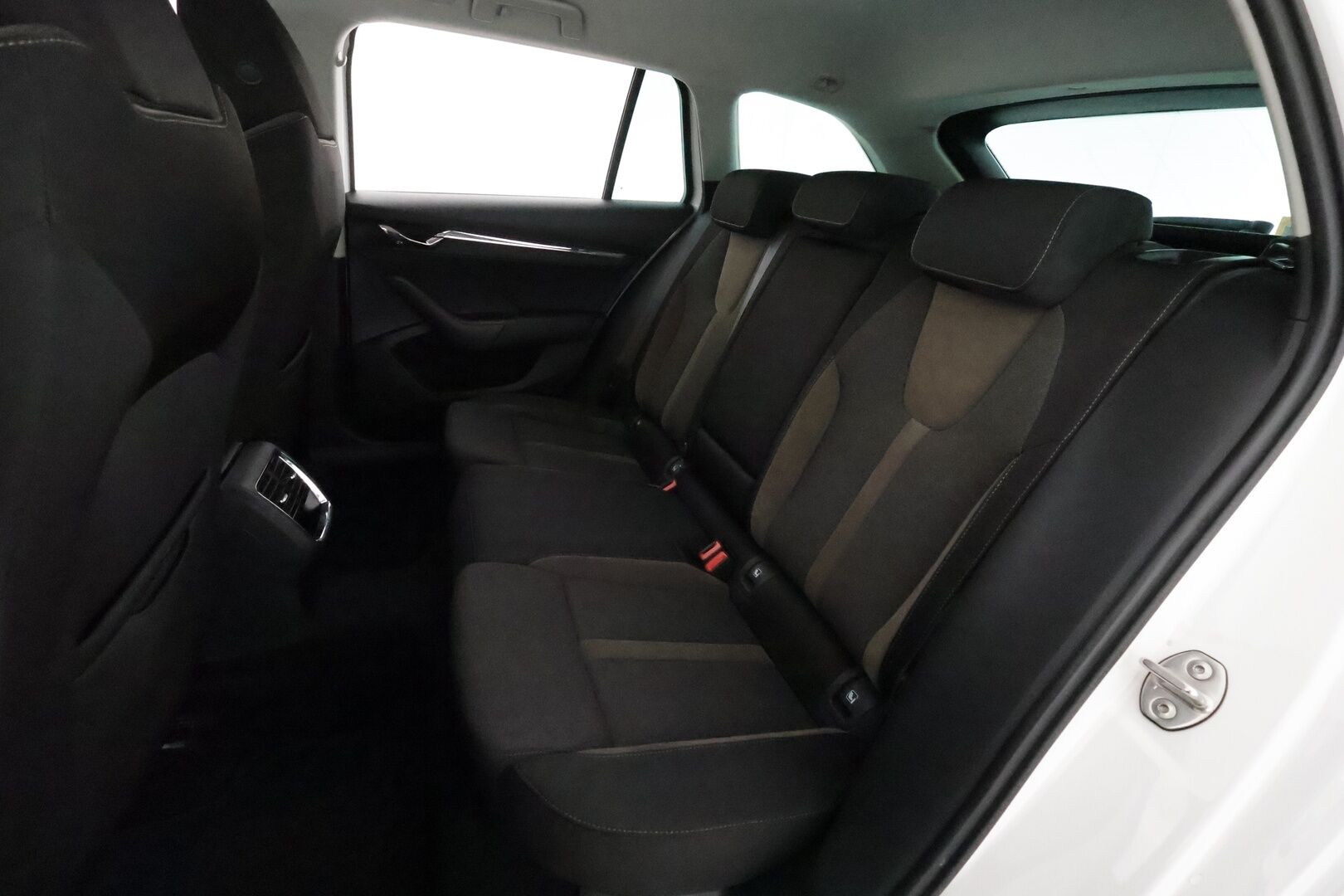 SKODA OCTAVIA 2021 Combi Scout 2,0 TDI 200 4x4 DSG **Webasto / Koukku / Adapt.Vakkari / Matrix-LED / P.kamera / Navi / Kaistavahti** - Kahdet Renkaat