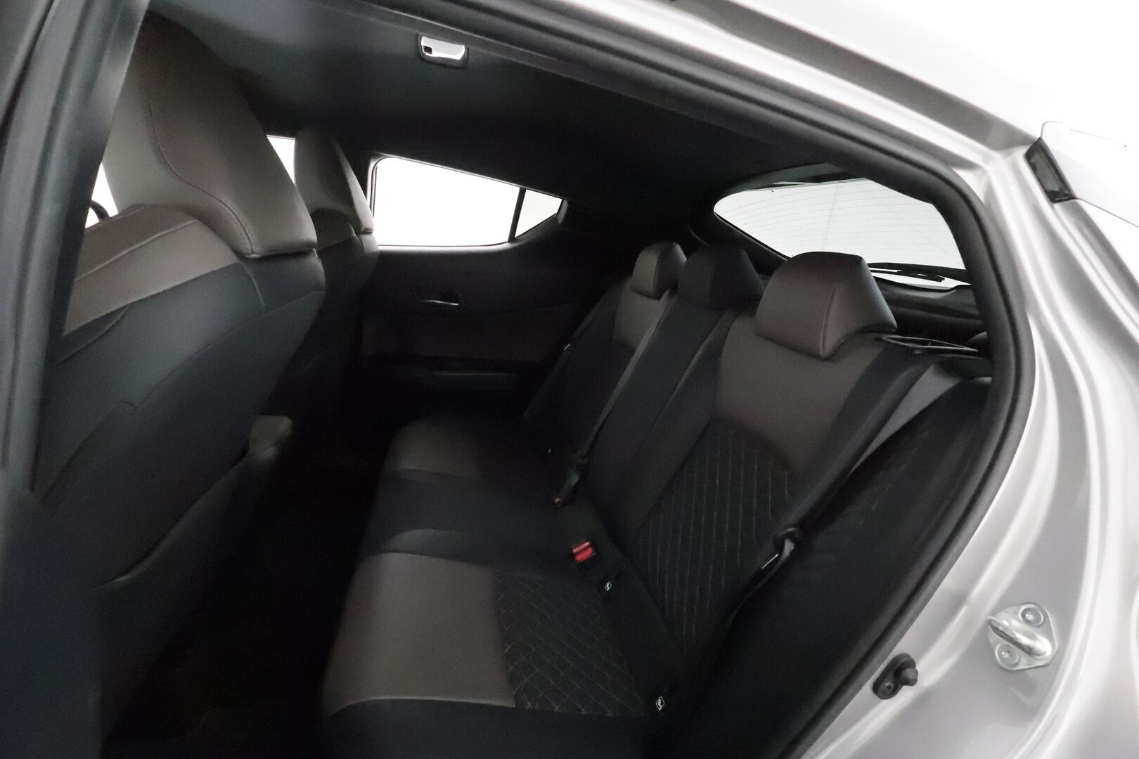 TOYOTA C-HR 2020 1,8 Hybrid Premium **Adapt.vakkari / JBL / Koukku / P.kamera / LED / KeylessGo / Ratinlämmitin / Puolinahat** - Merkkihuollettu / Apple&Android / Kahdet renkaat aluvanteilla