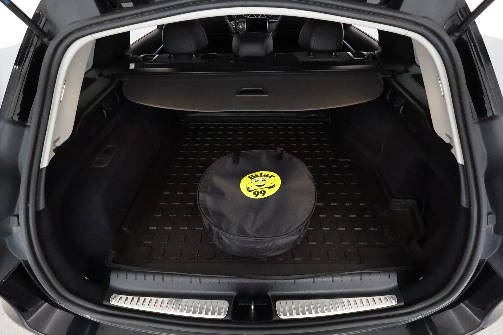 MERCEDES-BENZ C 2023 300 e T A - Distronic Pro / Vetokoukku / Peruutuskamera / Comand Navi / Vetokoukku / Puolinahkasisusta / LED High Perf / KATSO HINTA!