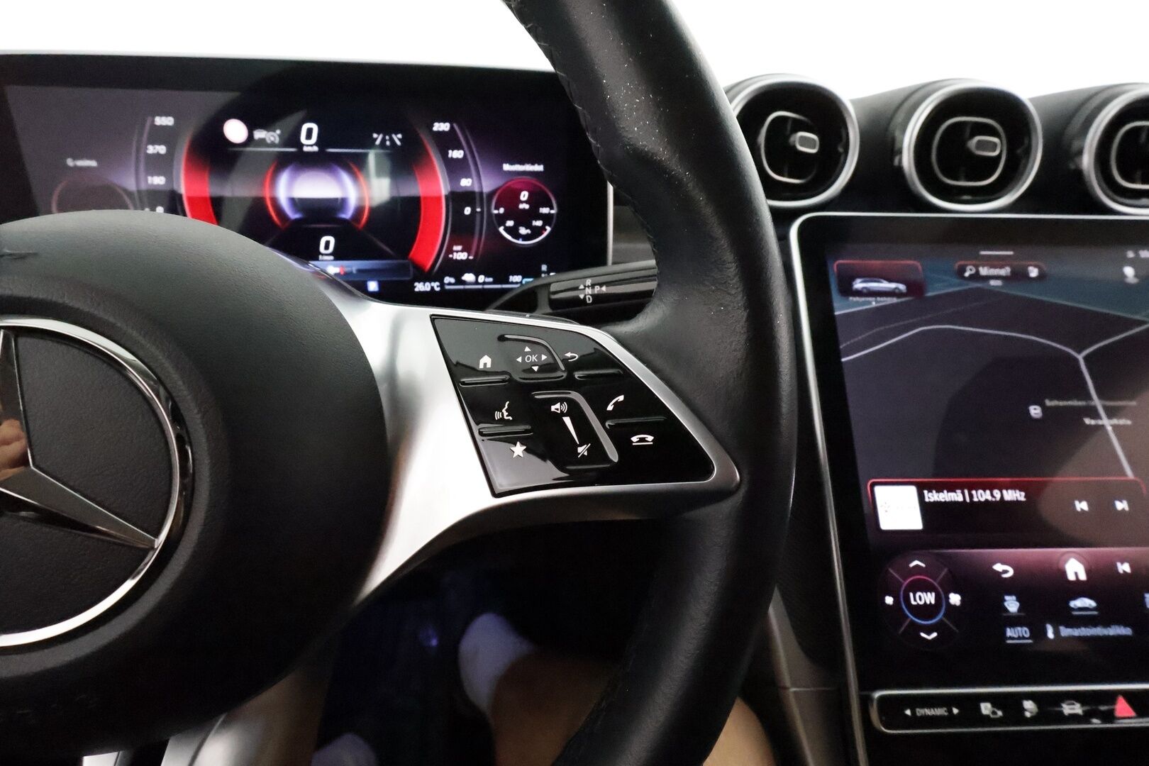 MERCEDES-BENZ C 2023 300 e T A - Distronic Pro / Vetokoukku / Peruutuskamera / Comand Navi / Vetokoukku / Puolinahkasisusta / LED High Perf / KATSO HINTA! - HULLUT JOULUT KORKOTARJOUS 2,49% 