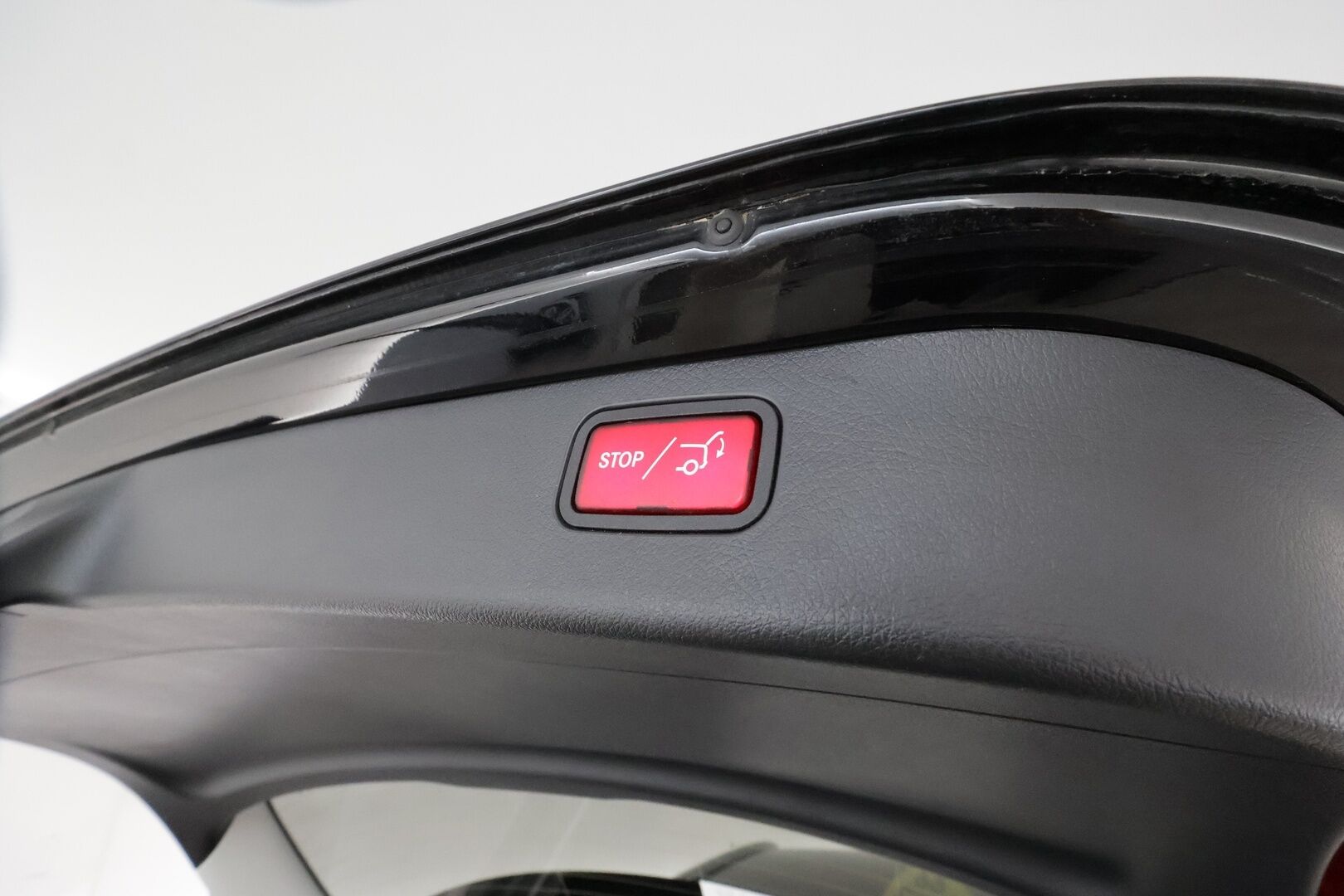 MERCEDES-BENZ C 2023 300 e T A - Distronic Pro / Vetokoukku / Peruutuskamera / Comand Navi / Vetokoukku / Puolinahkasisusta / LED High Perf / KATSO HINTA! - HULLUT JOULUT KORKOTARJOUS 2,49% 