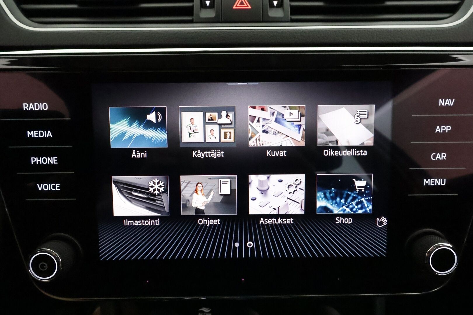 SKODA SUPERB 2021 Combi 1,4 TSI PHEV L&K iV DSG **Canton / Webasto / Koukku / Adapt.Vakkari / Matrix-LED / Muistinahat / P.kamera / Navi** - Merkkihuollettu!