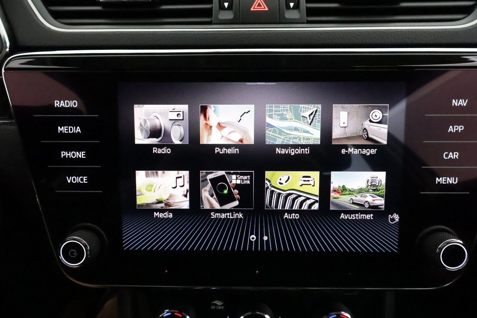 SKODA SUPERB 2021 Combi 1,4 TSI PHEV L&K iV DSG **Canton / Webasto / Koukku / Adapt.Vakkari / Matrix-LED / Muistinahat / P.kamera / Navi** - Merkkihuollettu!