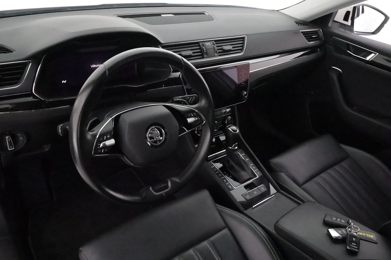 SKODA SUPERB 2021 Combi 1,4 TSI PHEV L&K iV DSG **Canton / Webasto / Koukku / Adapt.Vakkari / Matrix-LED / Muistinahat / P.kamera / Navi** - Merkkihuollettu!