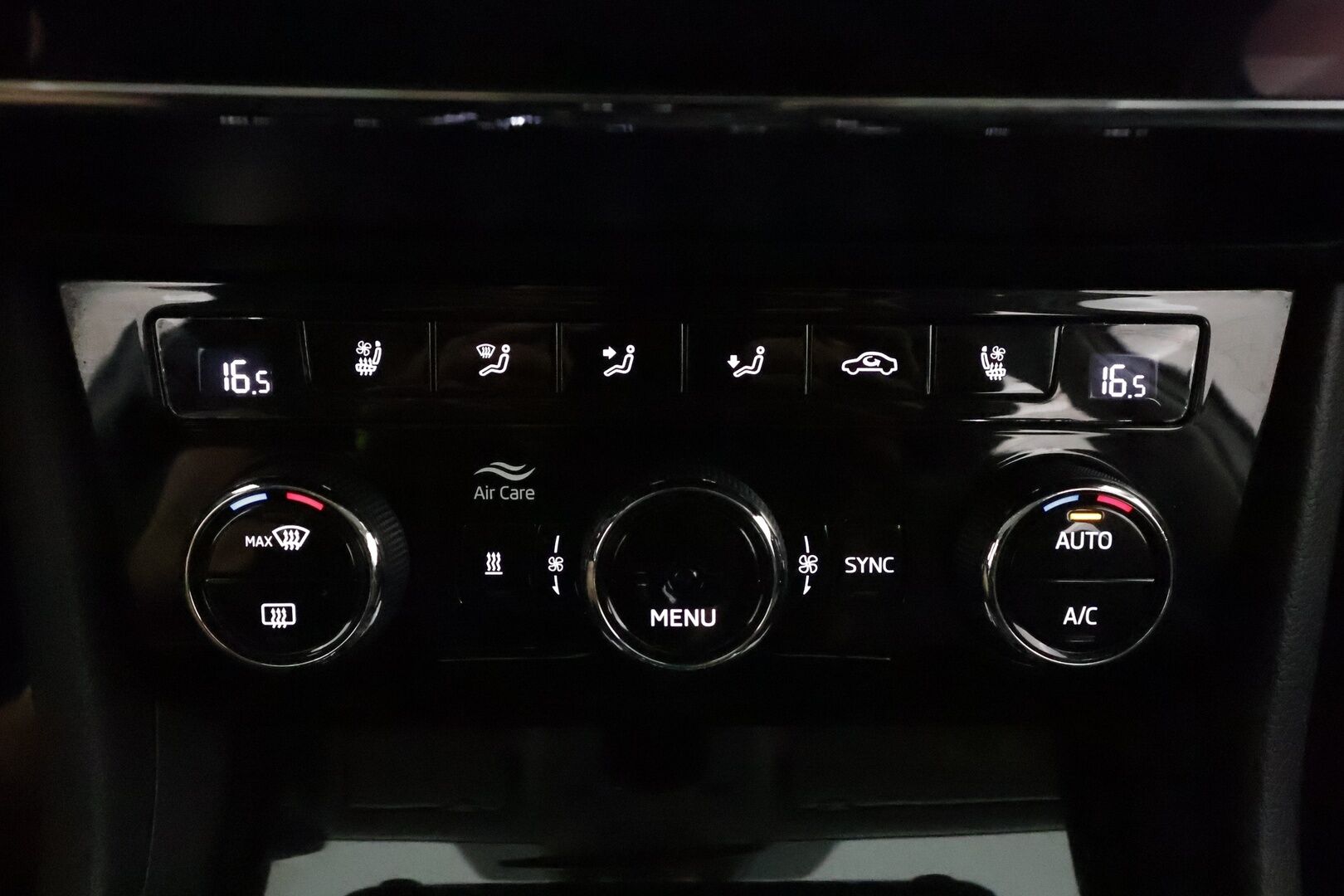 SKODA SUPERB 2021 Combi 1,4 TSI PHEV L&K iV DSG **Canton / Webasto / Koukku / Adapt.Vakkari / Matrix-LED / Muistinahat / P.kamera / Navi** - Merkkihuollettu!