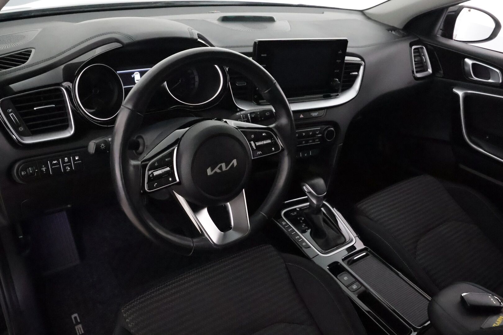 KIA CEED 2022 1,6 GDI Plug-In Hybrid EX SW DCT **Adapt.vakkari / P.kamera / LED / KeylessGo / Ratinlämmitin / Facelift** - Merkkiliikkeen huoltohistoria / Seuraava huolto vasta 05/2026 / 
