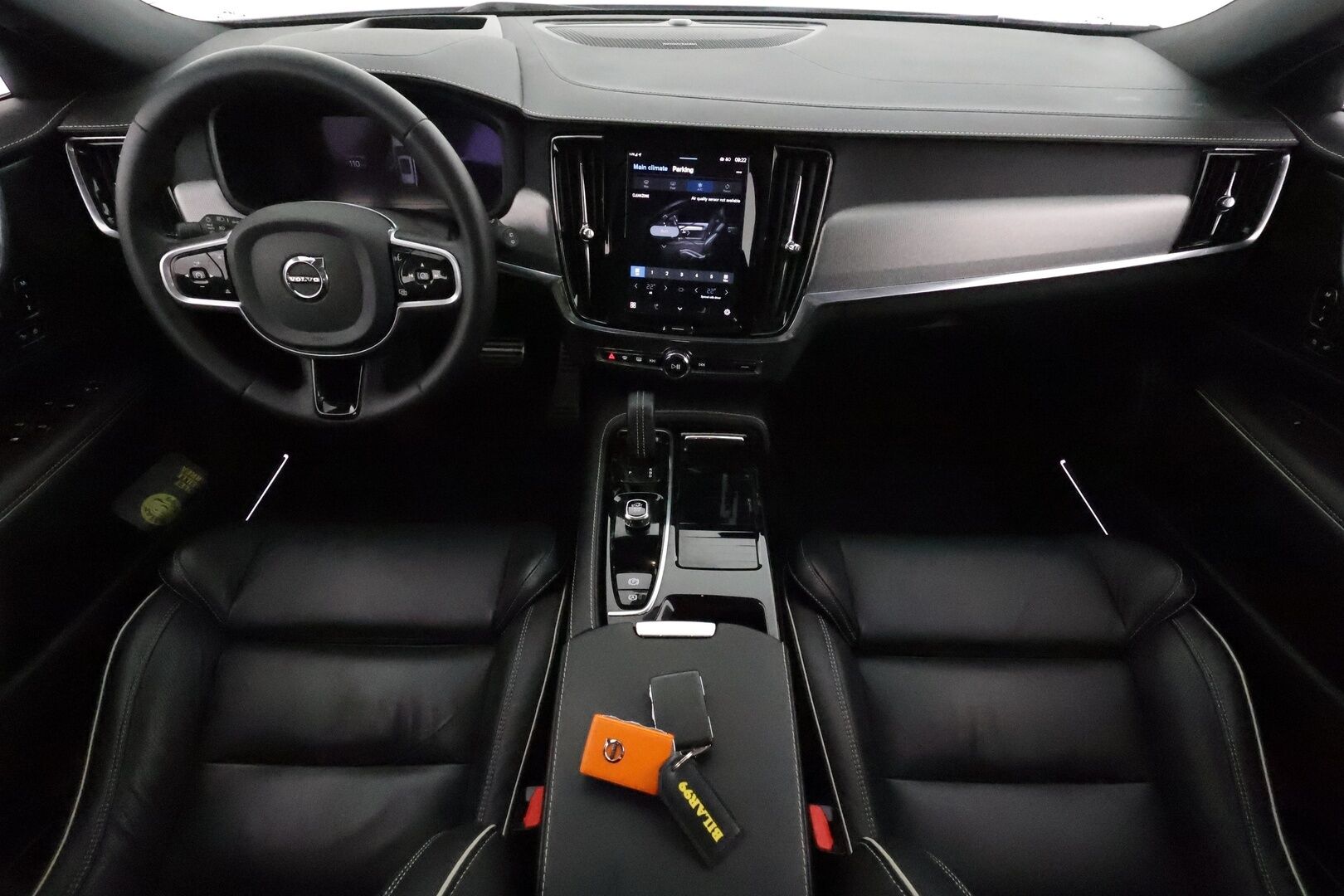 Volvo V90 2022 T8 AWD R-Design Long Range **Adapt.vakkari / Muistipenkit / 360.kamera / Panorama / H&K / Koukku / Full LED / Navi** - 3,99 % KORKOTARJOUS TÄHÄN AUTOON - Akku kuntotarkastettu / Merkkihuollettu / Sporttinahat / Digimittaristo / Facelift / Sähköluukku / Penkinlämmittimet takana