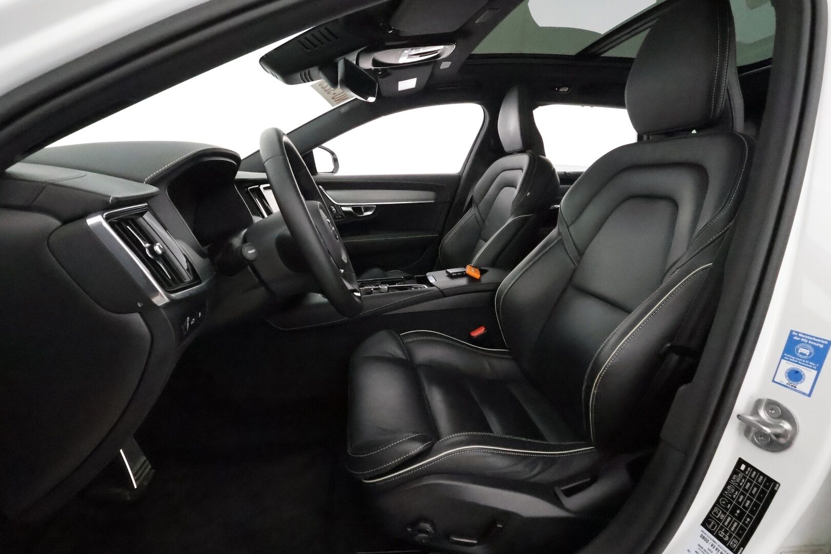 Volvo V90 2022 T8 AWD R-Design Long Range **Adapt.vakkari / Muistipenkit / 360.kamera / Panorama / H&K / Koukku / Full LED / Navi** - 3,99 % KORKOTARJOUS TÄHÄN AUTOON - Akku kuntotarkastettu / Merkkihuollettu / Sporttinahat / Digimittaristo / Facelift / Sähköluukku / Penkinlämmittimet takana