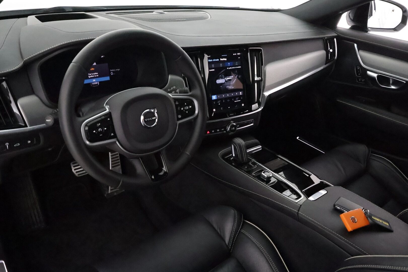 Volvo V90 2022 T8 AWD R-Design Long Range **Adapt.vakkari / Muistipenkit / 360.kamera / Panorama / H&K / Koukku / Full LED / Navi** - 3,99 % KORKOTARJOUS TÄHÄN AUTOON - Akku kuntotarkastettu / Merkkihuollettu / Sporttinahat / Digimittaristo / Facelift / Sähköluukku / Penkinlämmittimet takana