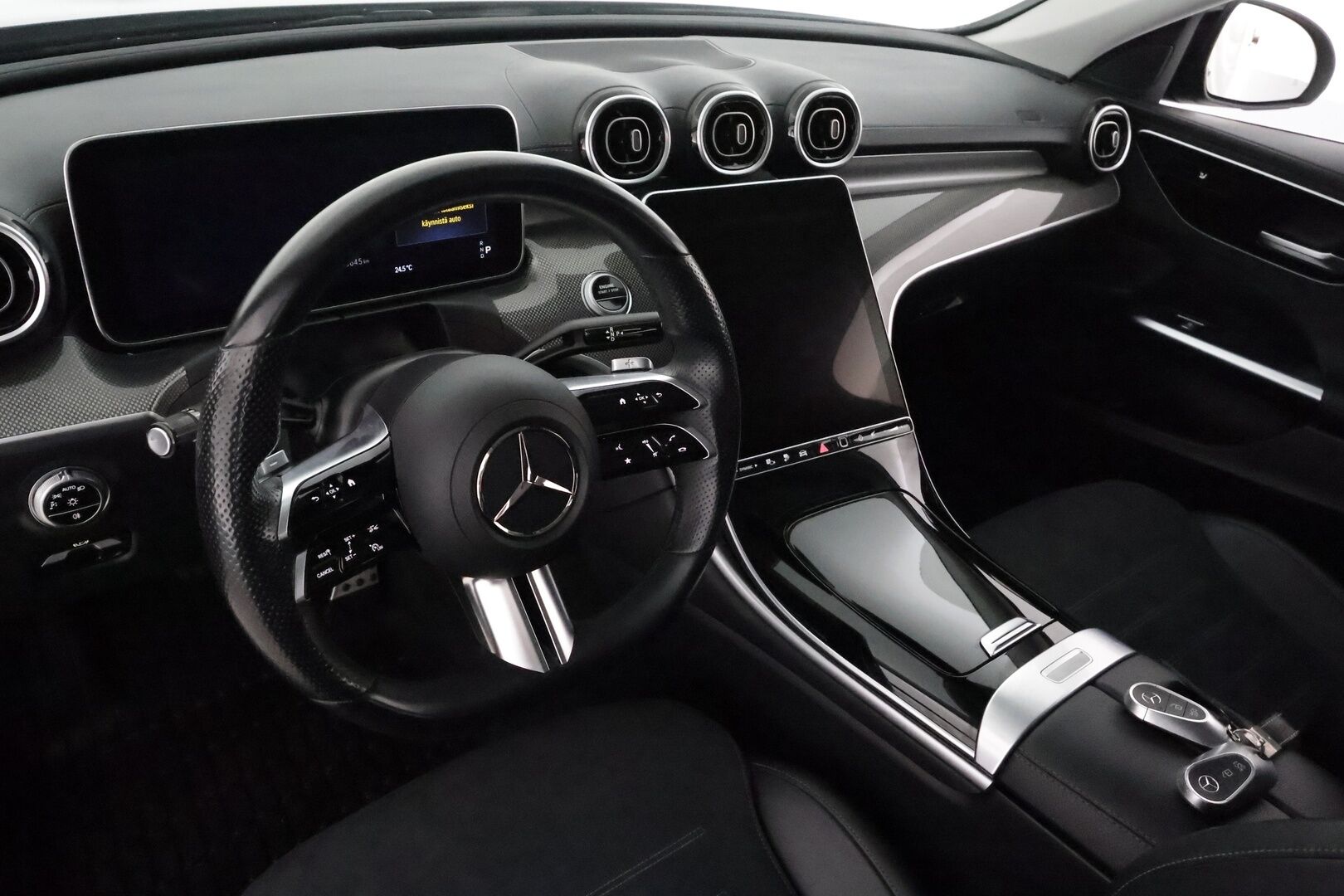 MERCEDES-BENZ C 2022 300e T A Business AMG **Distronic+ / LED-High Performance / P.kamera / Navi / Kaistavahti / Koukku** - 3,99 % KORKOTARJOUS TÄHÄN AUTOON 31.8. ASTI! - 2x Latauskaapelit / Kahdet Renkaat