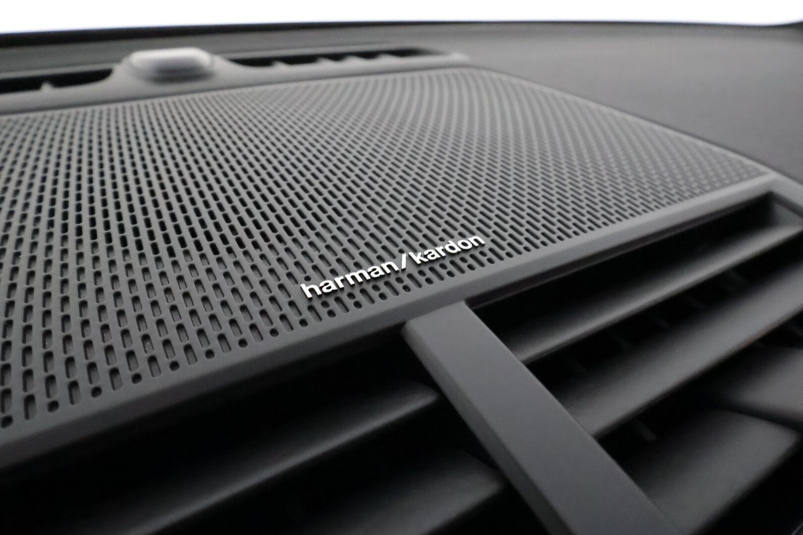 POLESTAR 2 2024 Long range Dual motor, 310kW, 82kWh - 3,99 % KORKOTARJOUS TÄHÄN AUTOON - Lämpöpumppu / Pilot&Plus / Harman&Kardon / Pixel LED / Lasikatto / 360-Kamera / Muistipenkki / Adapt.Vakkari / Huippuvarusteet!