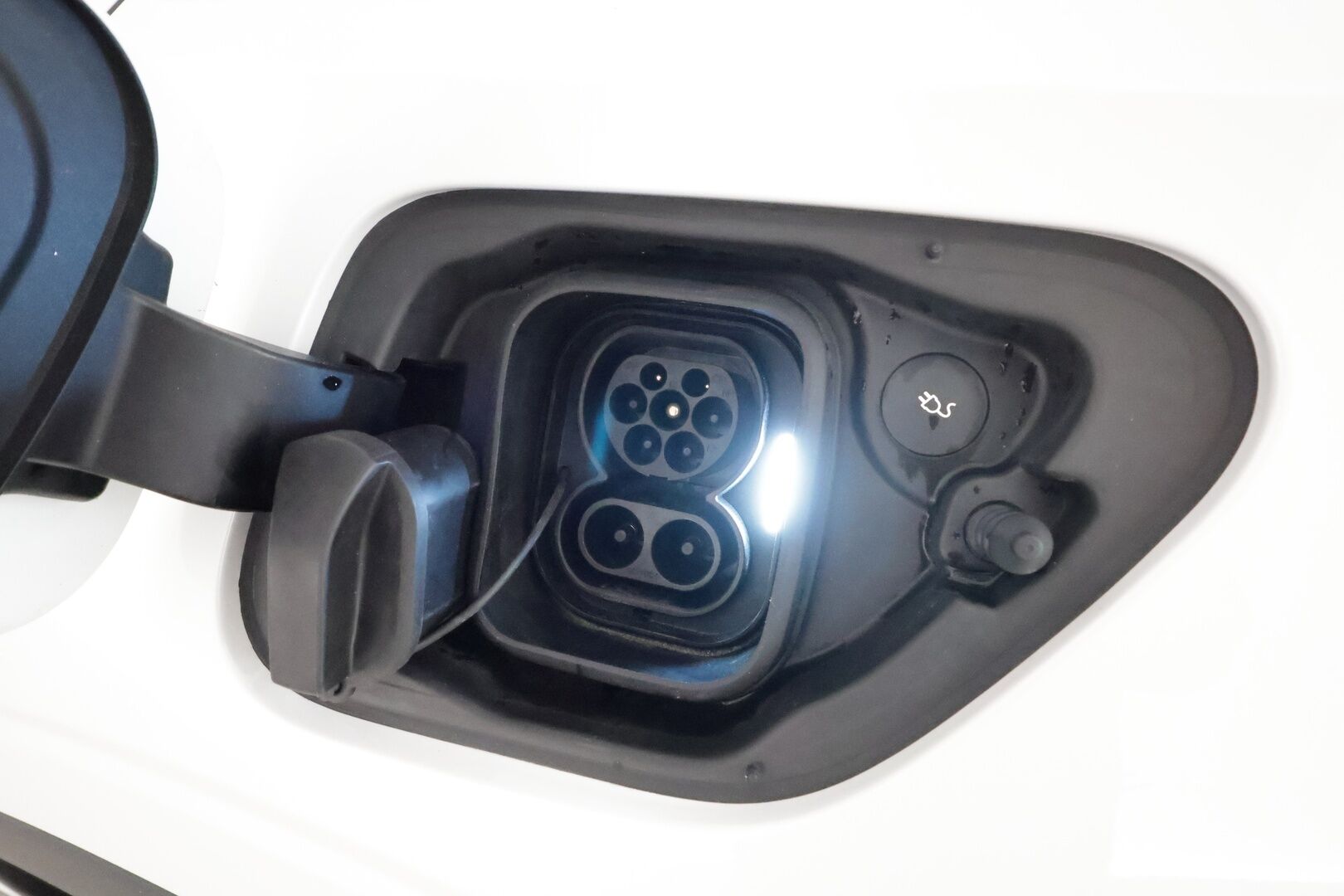 POLESTAR 2 2024 Long range Dual motor, 310kW, 82kWh - 3,99 % KORKOTARJOUS TÄHÄN AUTOON - Pilot&Plus / Harman & Kardon / Lämpöpumppu / Lasikatto / Pixel LED / 360-Kamera / Ratinlämmitys / Merkkihuollot / Huippuvarusteet!